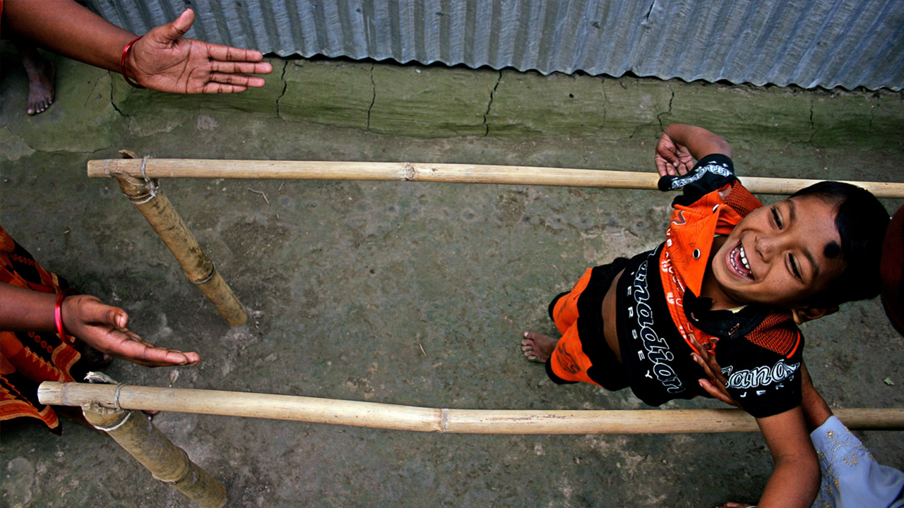 Handicap International agit au Bangladesh depuis 1997 afin que les personnes handicapées soient intégrées dans la société et que leurs droits soient reconnus.
