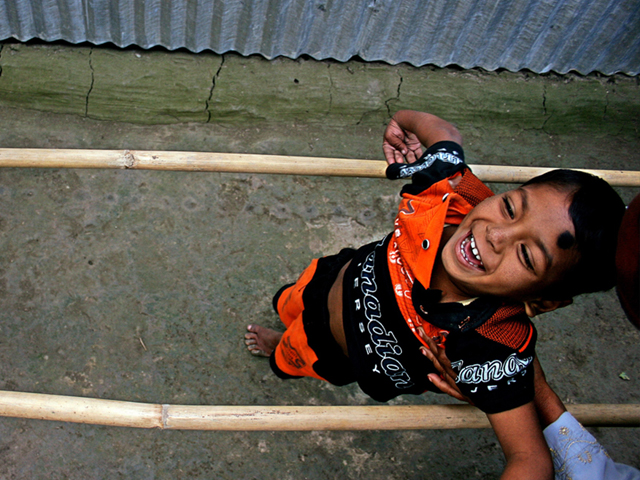 Handicap International agit au Bangladesh depuis 1997 afin que les personnes handicapées soient intégrées dans la société et que leurs droits soient reconnus.
