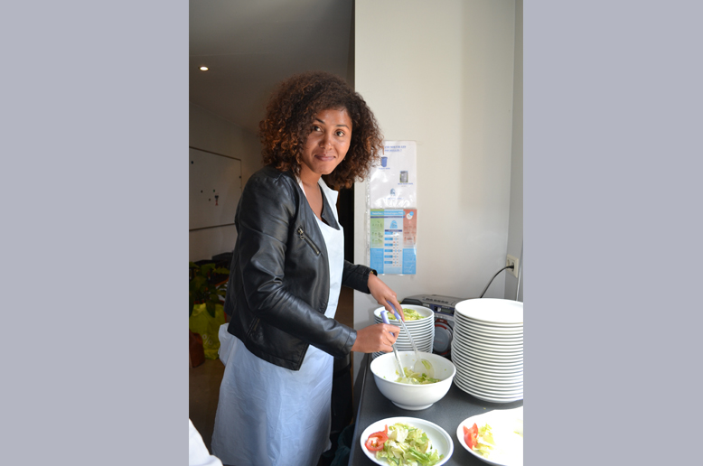 Septembre 2015 - Cuisine du Monde Palestine - Martin Lagneau, directeur de Handicap International Luxembourg, présente la problématique des bombardements massifs de civils en zones peuplées, pratique de guerre dénoncée par Handicap International et contre laquelle l’association appelle à la mobilisation citoyenne. Septembre 2015 - Cuisine du Monde Palestine - Martin Lagneau, directeur de Handicap International Luxembourg, présente la problématique des bombardements massifs de civils en zones peuplées, pratique de guerre dénoncée par Handicap International et contre laquelle l’association appelle à la mobilisation citoyenne.