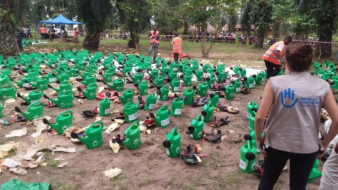 Préparation de kits maraîchers, dans le cadre d’un projet de sécurité alimentaire dans la province du Kasaï, RDC.
