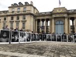 Rassemblement de 27 députés devant l’Assemblée nationale à Paris en France le 7 novembre pour inviter le président Macron à s’engager contre les bombardements en zones peuplées.