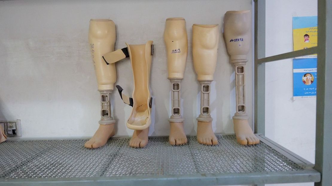 Prothèse fabriquée au centre de réhabilitation de HI à Kandahar. 