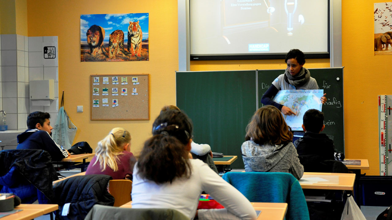 Présentation du projet « Regards d’enfants - un dessin contre les bombes » auprès des élèves de l’Ecole Fondamentale d’Ettelbruck.