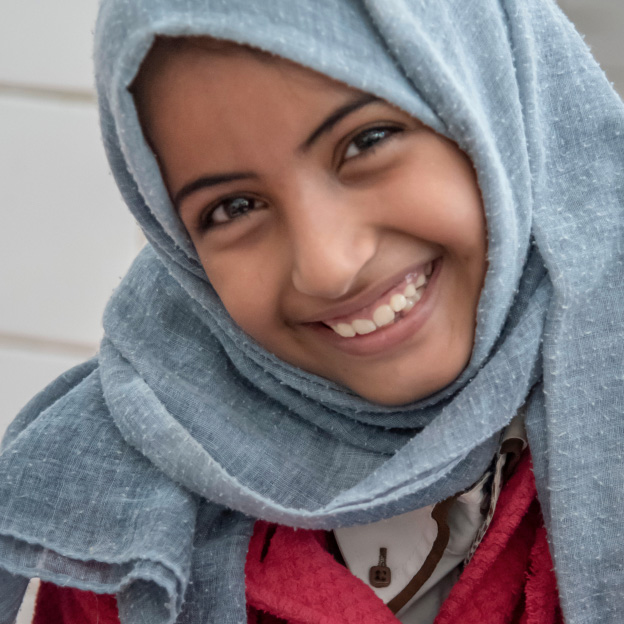 Déracinée et blessée, Fatehia, relève enfin la tête