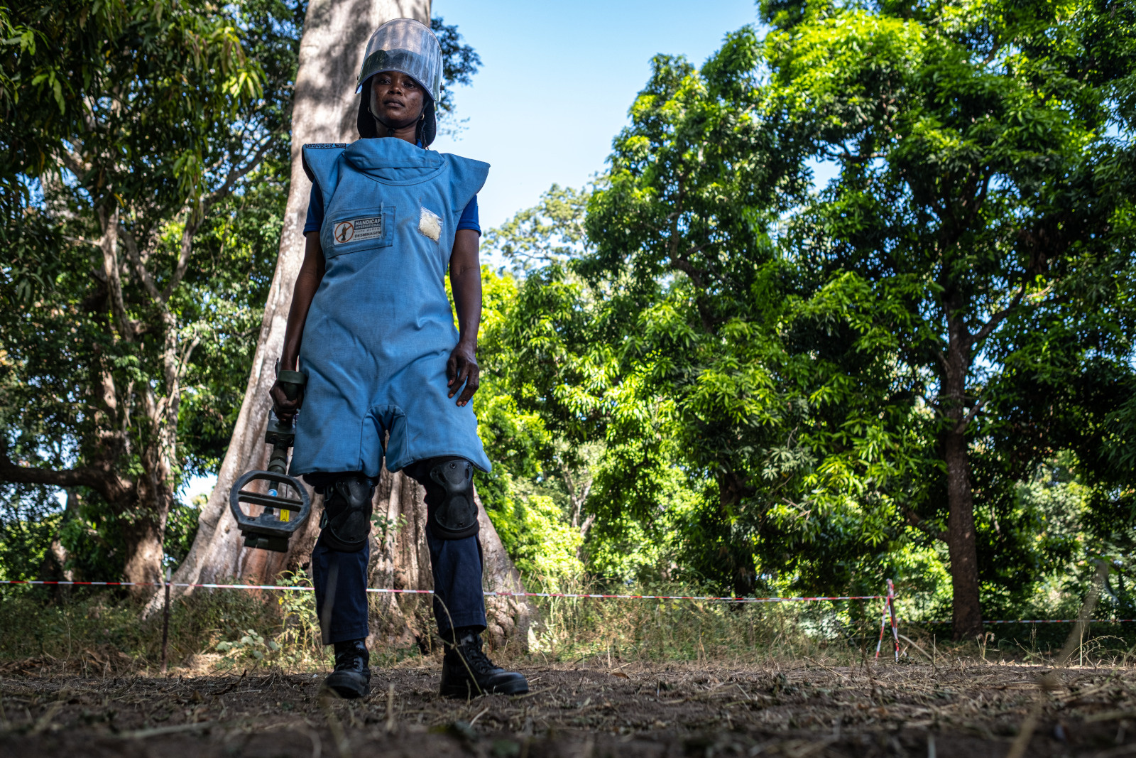 Une démineuse en Casamance, au Sénégal