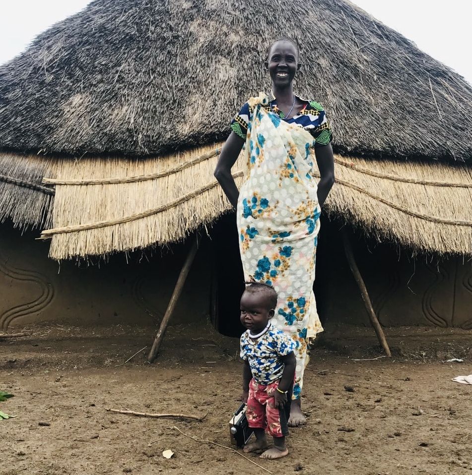 Nyayual et Pal dans le camp de réfugiés de Nguenyyiel où ils vivent.