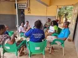 Groupe de parole du Réseau Africain pour le Bien-Être et la Résilience. © L. Mensah / HI