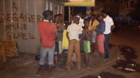 Photo prise à la volée des enfants des rue à Lomé lors des maraudes organisées par HI en mai 2020.