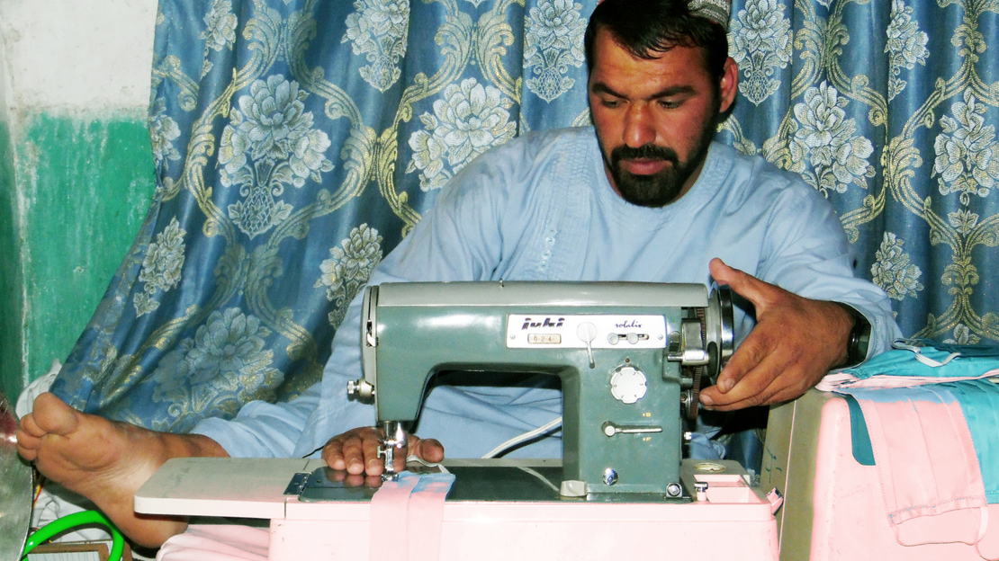 Akhter cousant chez lui
