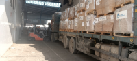 Des camions HI sont gaCamion HI au poste frontière de Rafah, en route vers l'entrepôt HI.