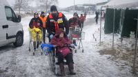 Galaina, 87 ans, est assistée à la frontière polonaise alors qu'elle fuit le conflit en Ukraine