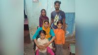 Saima, ihr Mann und ihre drei Kinder
