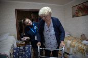 Antonina Kolytova, aged 68, from Vuhledar, receives a rehabilitation and mobility session from HI's physiotherapist, Maria Topka. Novomoskovsk, Ukraine.