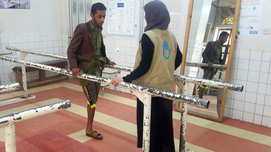 Ameen pendant une séance de rééducation 