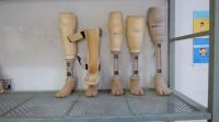 Prothèse fabriquée au centre de réhabilitation de HI à Kandahar. 
