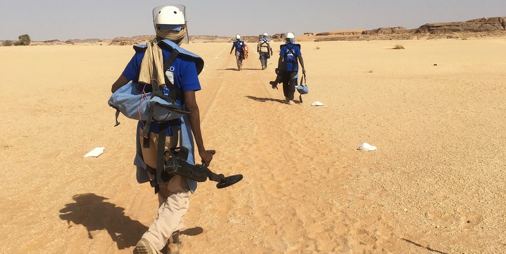 Démineurs de Handicap International dans le Nord du Tchad © Gilles Lordet / HI