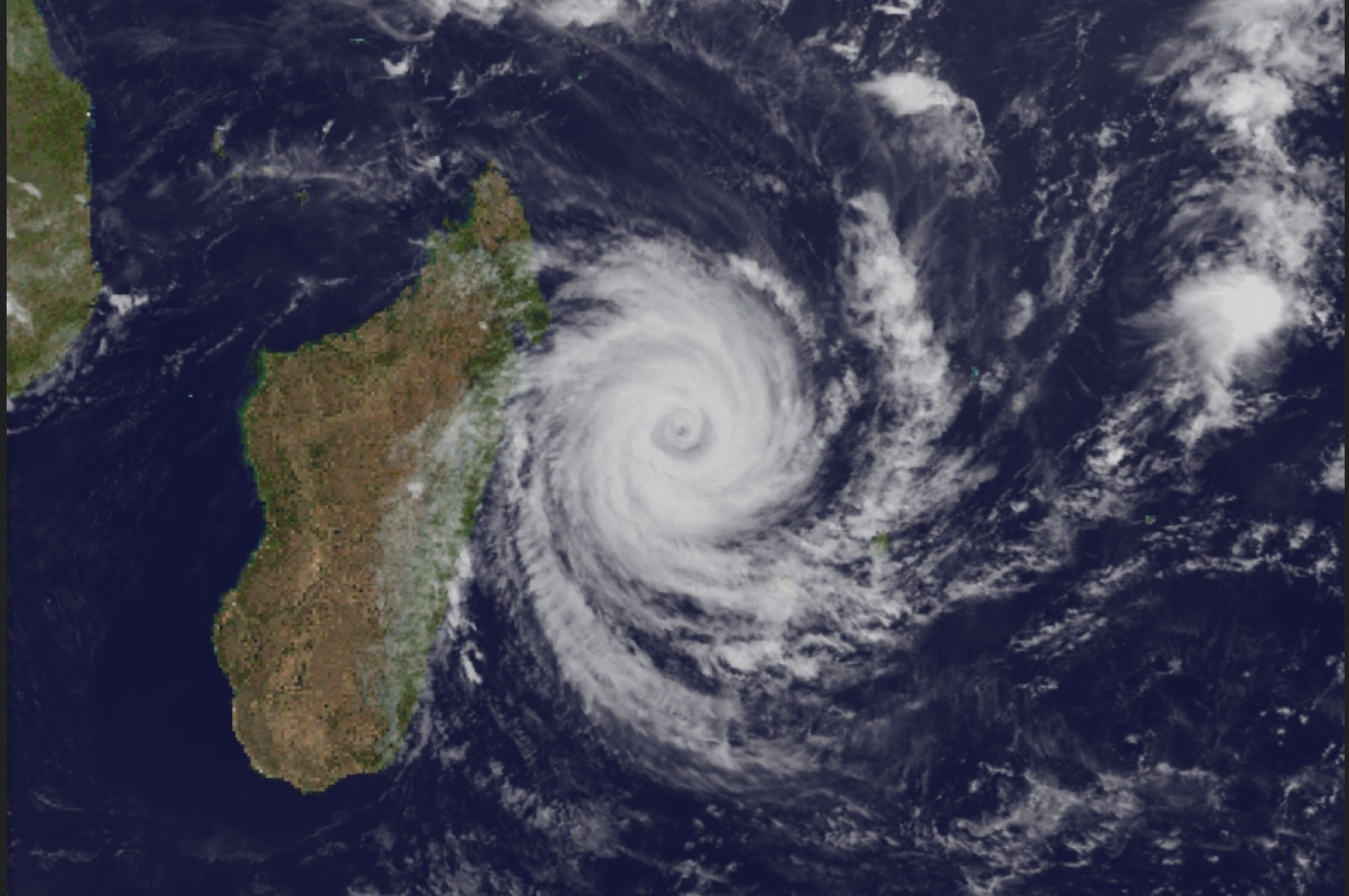 Image satellite du cyclone Emnati à l'approche de Madagascar © Cyclocane