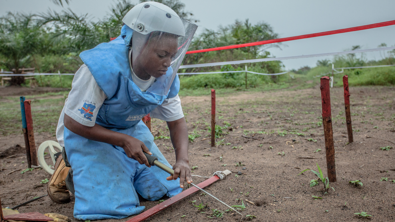 Bijou au cours d’une démonstration des techniques de déminage sur le site de Bangboka à Kisangani. 