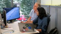 Sharada Mohanty (au premier plan) de crowdAI et Paul Vermeulen de HI, au campus Biotech de Genève
