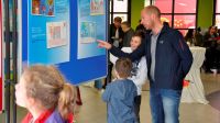 Vernissage du projet « Regards d’enfants – un dessin contre les bombes » à l’école fondamentale d’Ettelbruck.