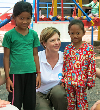 Photo de Sandrine avec Channa, au Cambodge